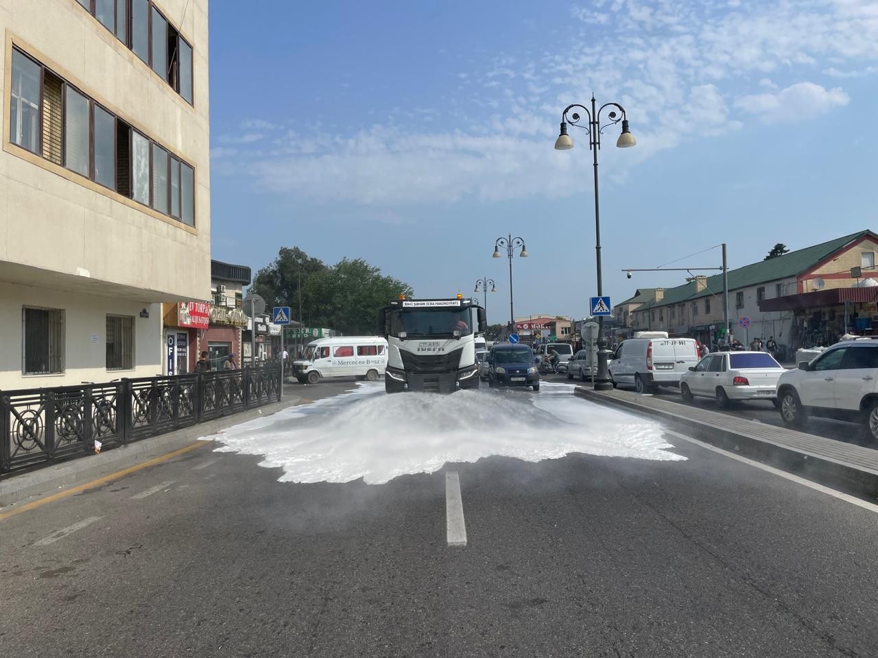 Bu gün Bakının 550 küçəsi yuyulub - FOTOLAR